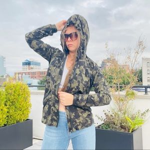 Lululemon Abstract Camo Rain Wind Weather Pit Vents Hooded Jacket 4